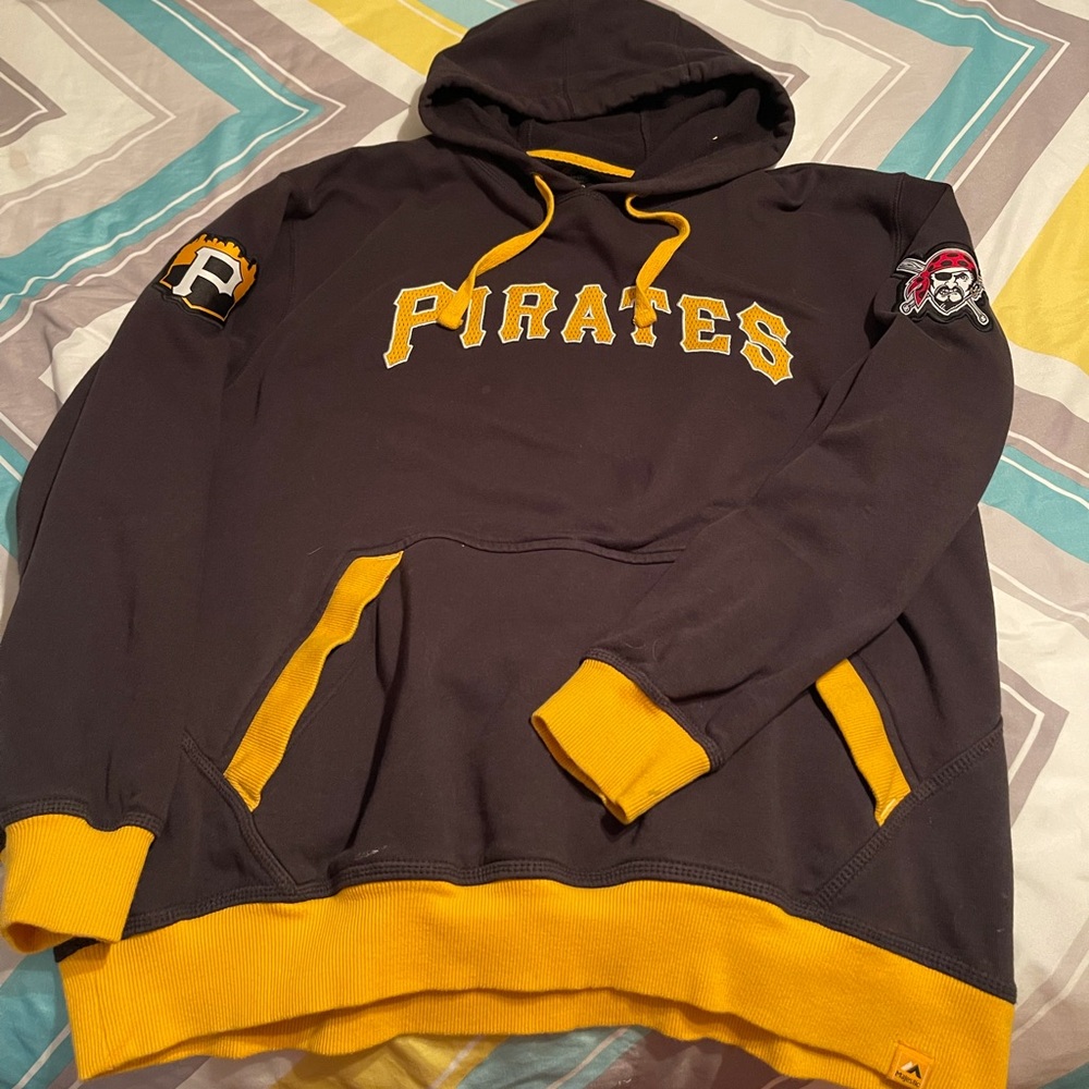 Men’s Pirates hoodie